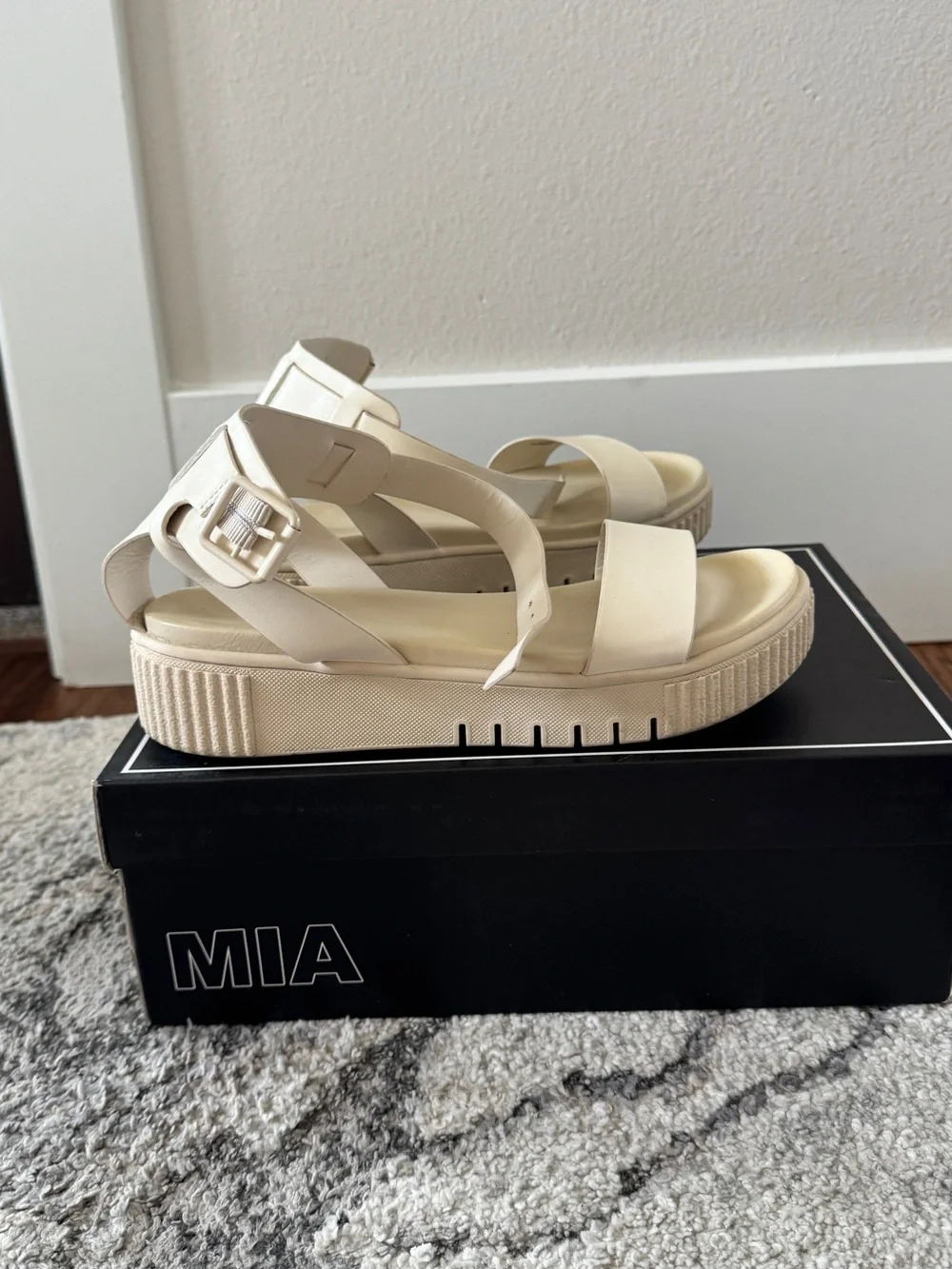 EUC MIA Women's Bone Platform Sandals - T-Strappy Buckle Design
